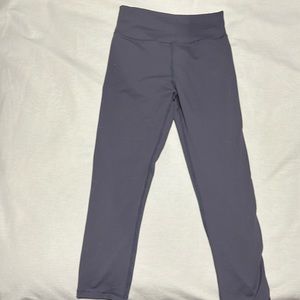 Large gray scrunch bum capri leggings